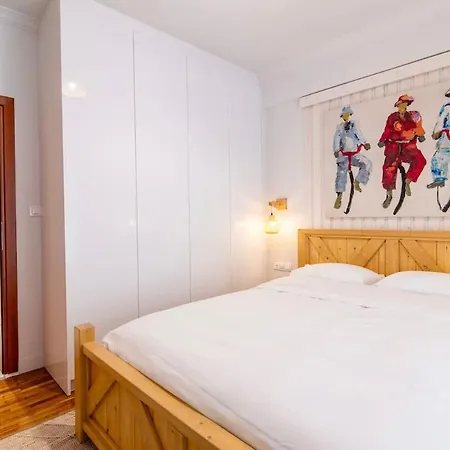 Jolie's Escape Flat In Pagrati